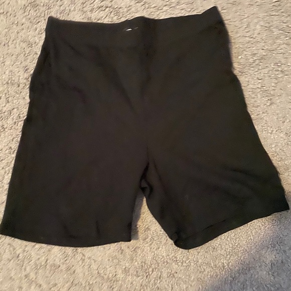 Fashion Nova biker shorts - Picture 3 of 5